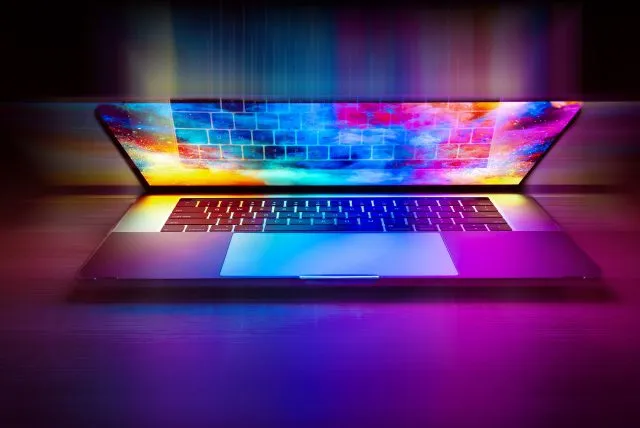 Obsługa informatyczna – co obejmuje i dla kogo jest przeznaczona?